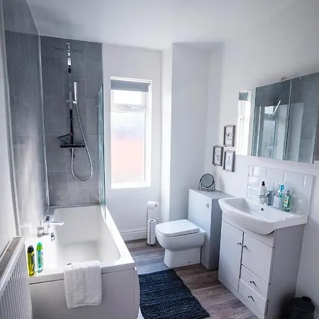 Comfortable House In Nuneaton Sleeps5 Free Parking Good Amenites Exterior photo