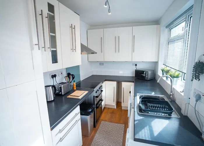 Comfortable House In Nuneaton Sleeps5 Free Parking Good Amenites
