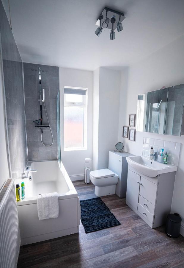 Comfortable House In Sleeps5 Free Parking Good Amenites Apartment