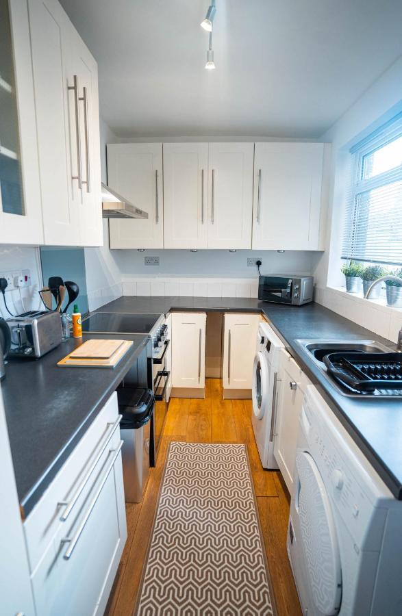 Apartment Comfortable House In Sleeps5 Free Parking Good Amenites